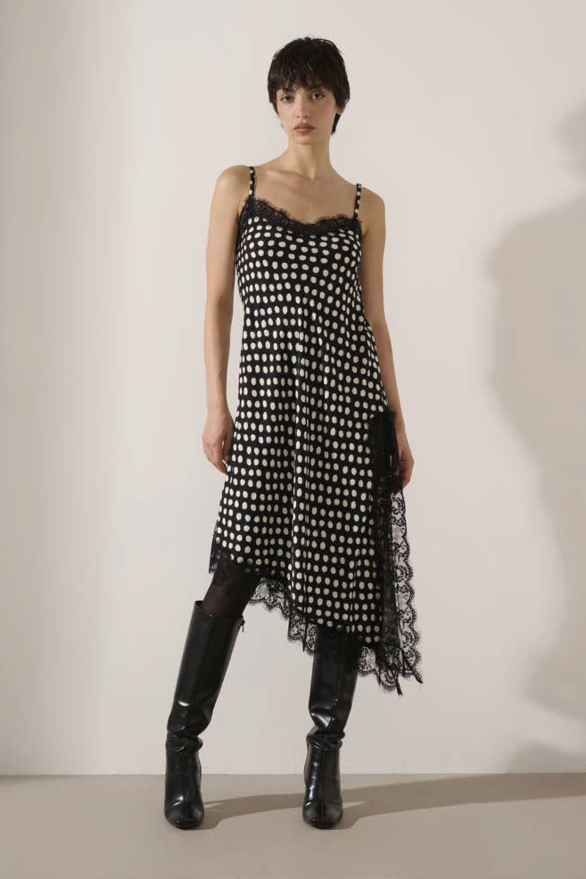 Abito Asimmetrico con Pizzo - MAIDOMA
